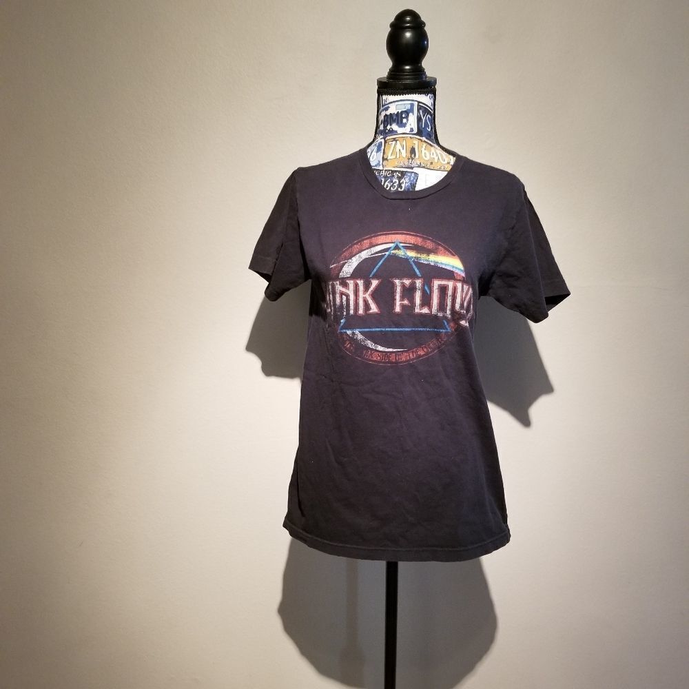 PINK FLOYD CONVERSE T SHIRT SIZE SMALL. B18